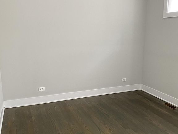 5th image of 2620 N Rockwell St #1E