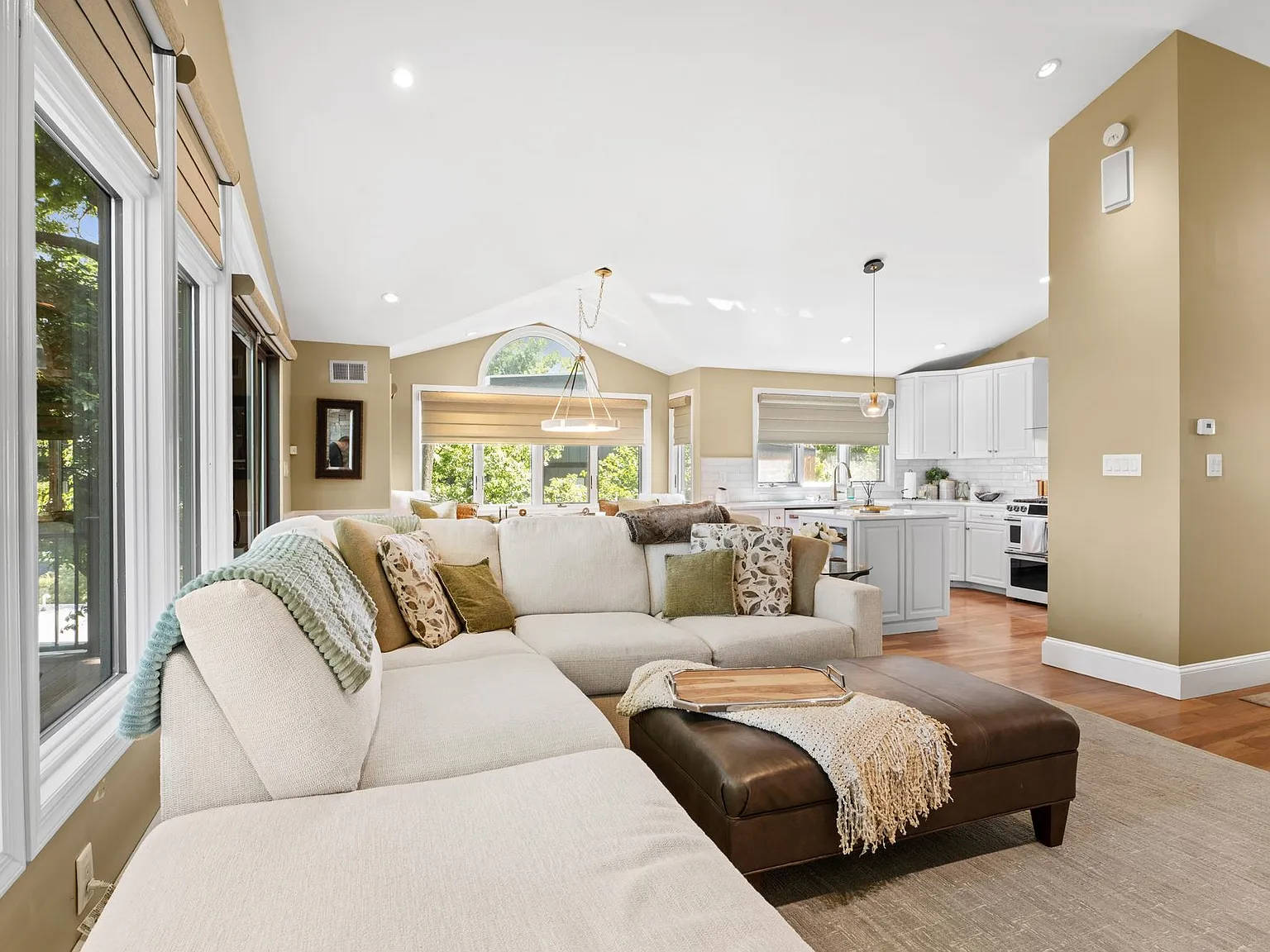 3 bed, 3.0 bath, $7,000 — Photo 4