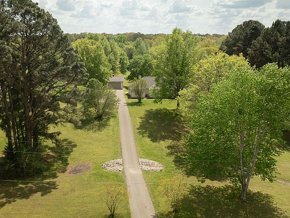 2nd image of 3105 Ivy Dr