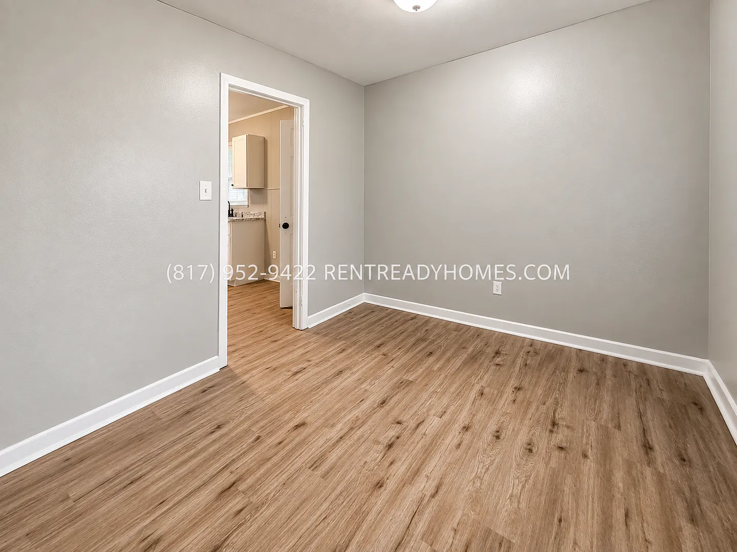 405 Midway St — Photo 3
