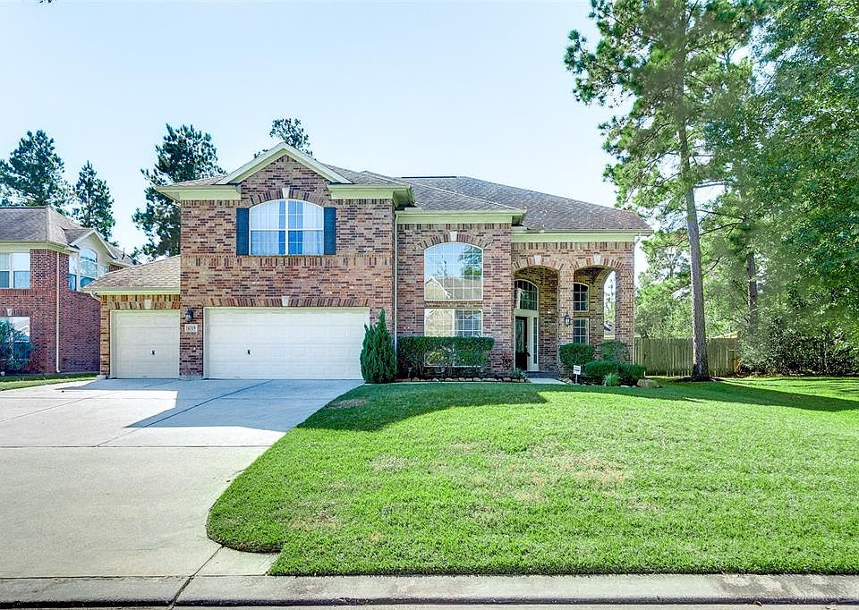 Welcome home to this spacious and meticulously kept home on a wide lot in Auburn Lakes.