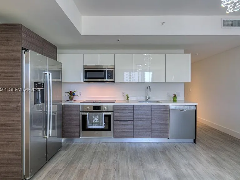 1010 SW 2nd Ave #1901 — Photo 13