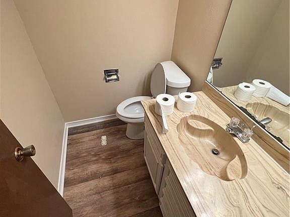 4th image of 4469 Woodland Dr APT B