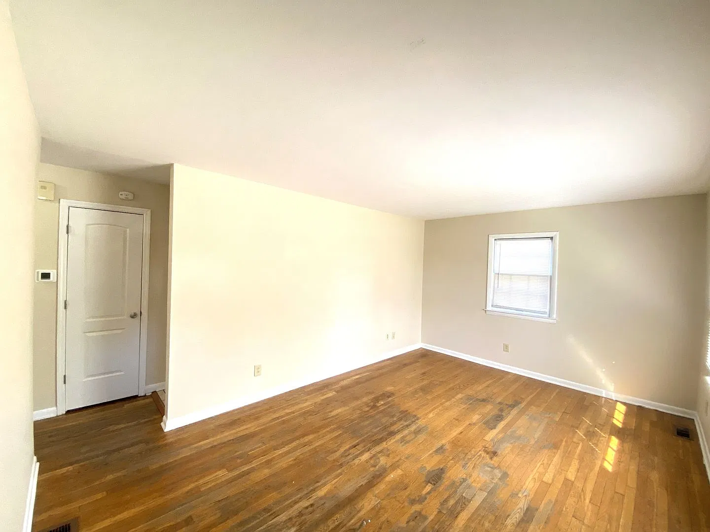 Stonybrook home with Full Basement and large backyard 20261009 — Photo 2