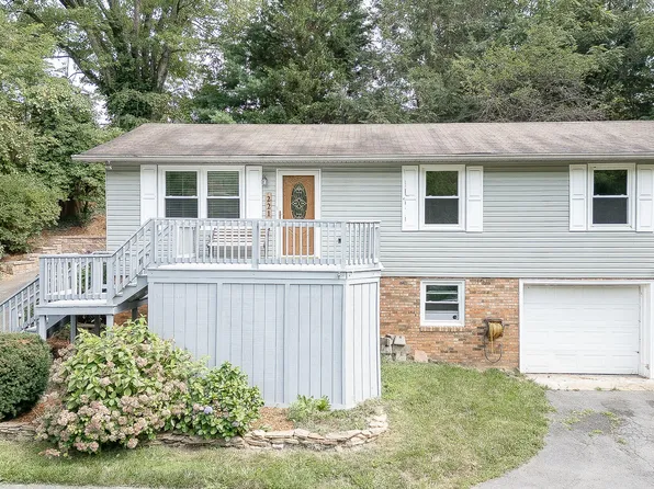 221 Old Parker Private Dr, Kingsport, TN 37664