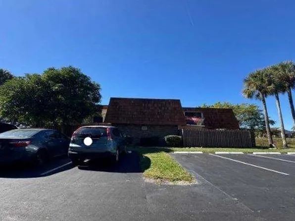 8492 S Coral Cir, North Lauderdale, FL 33068