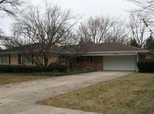3044 Plum Island Dr, Northbrook, IL