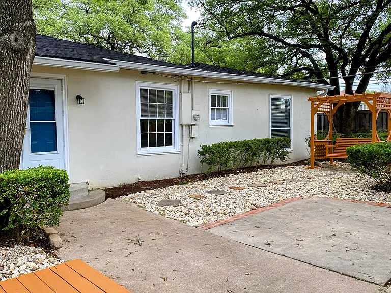 3825 Hubby Ave — Photo 34
