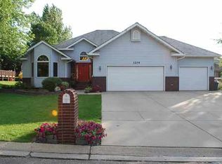 1204 12th St SW, Minot, ND 58701