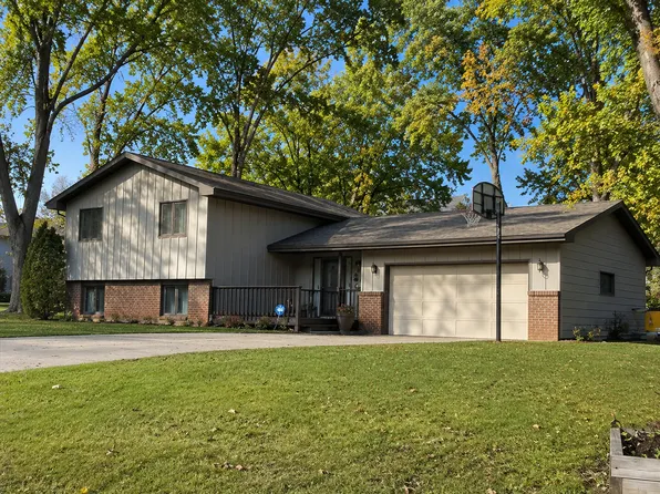 6090 Goldenrod Ln N, Plymouth, MN 55442