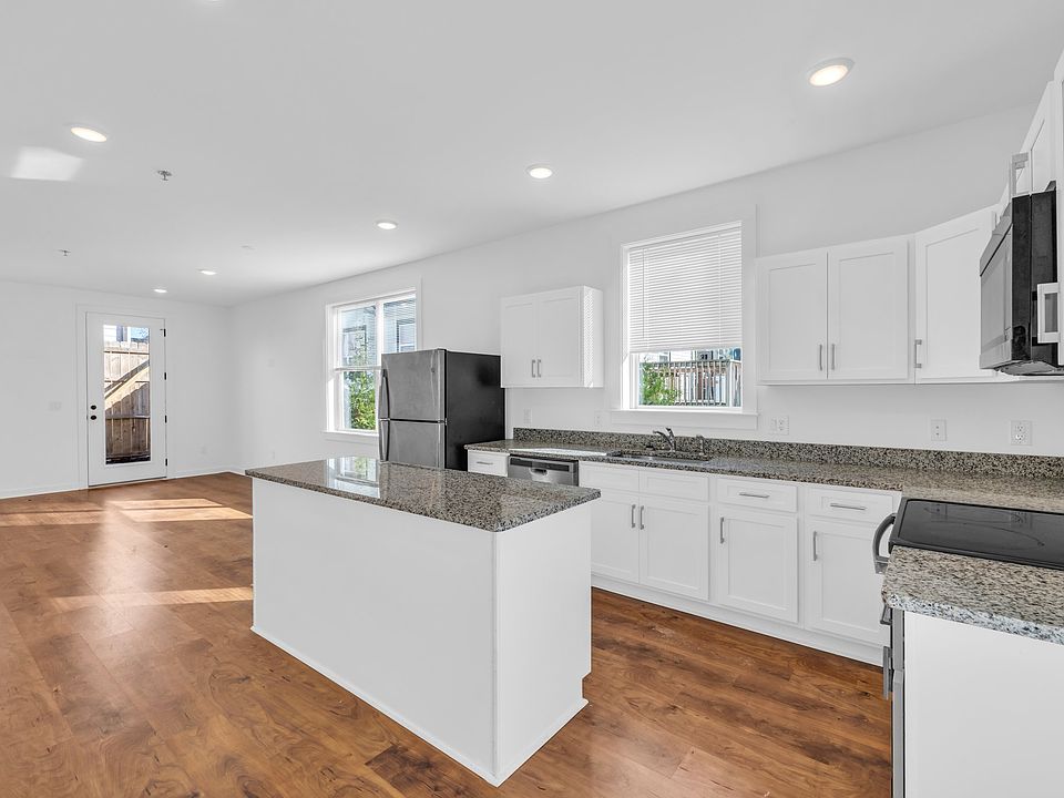 1st image of 1502 E 13th St #100