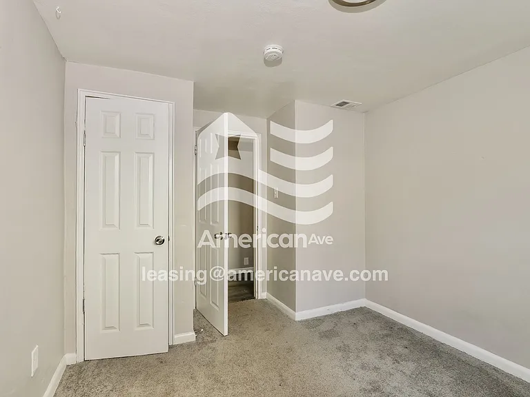 1493149_009_wm_-_main_bedroom_13427572.jpg