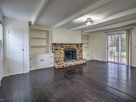 5th image of 319 Greenwich St