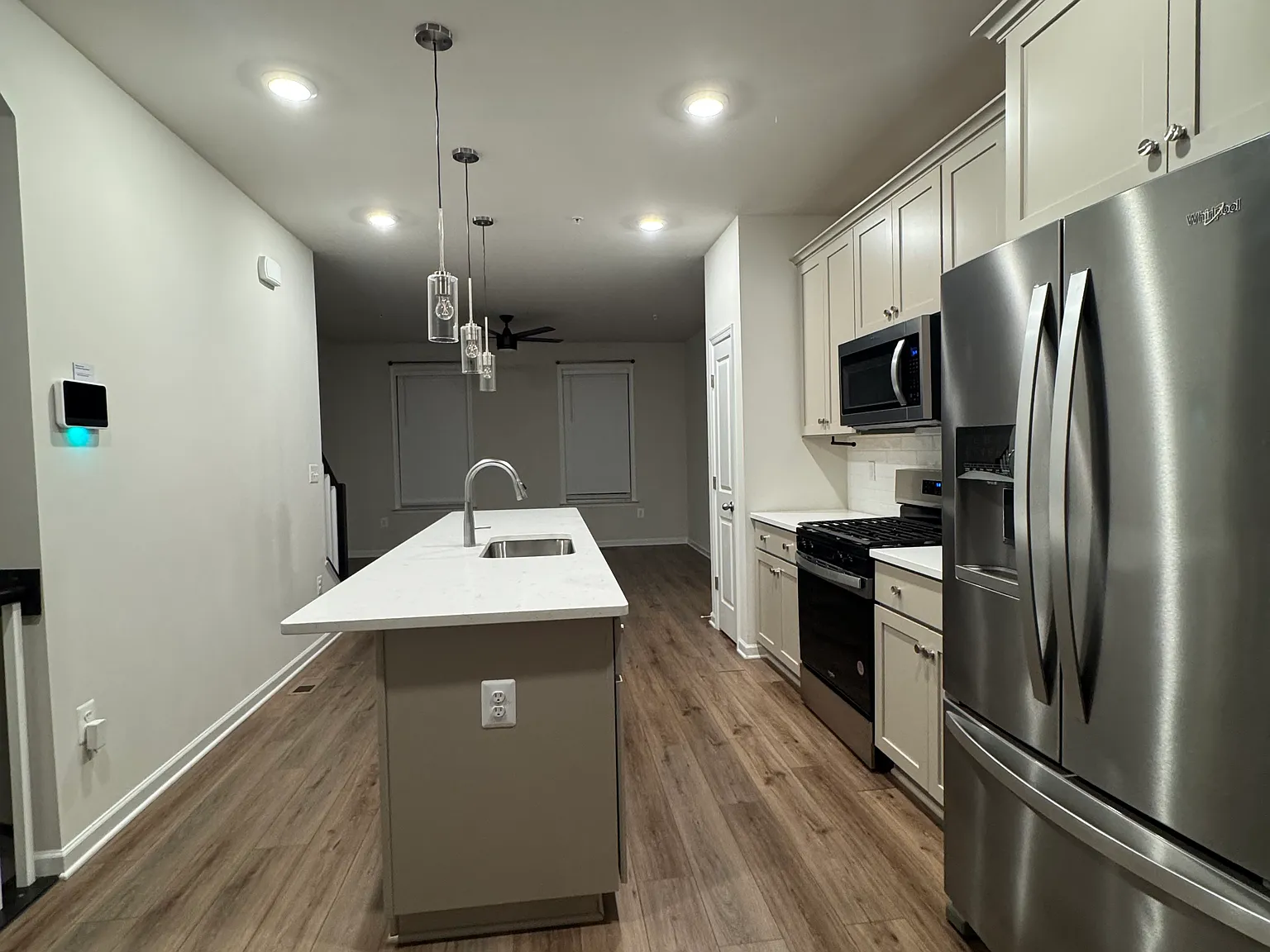 3 bed, 3.5 bath, 1700 sqft, $3,500 — Photo 2