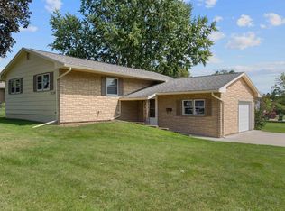 3039 Saratoga Dr, Waterloo, IA 50702