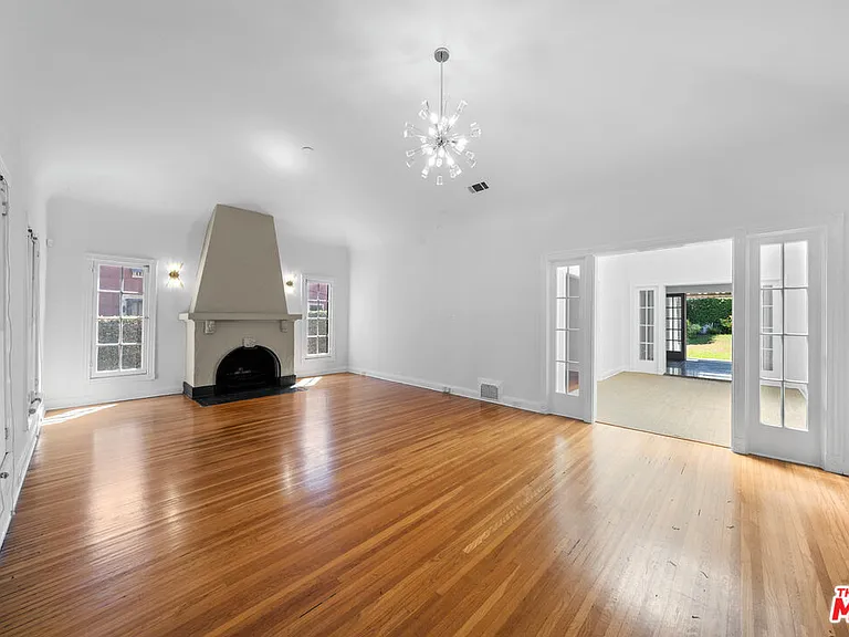 107 S Lucerne Blvd — Photo 1
