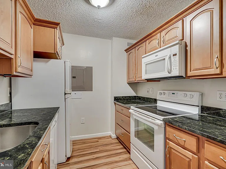 200 N Pickett St #214 — Photo 5