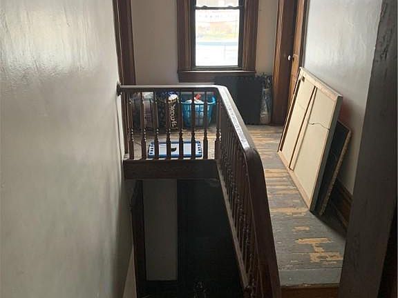 2nd image of 422 W 7th Ave