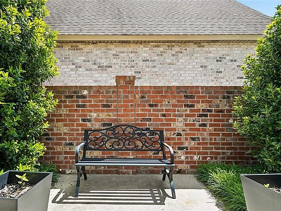 4th image of 326 Nicklaus Dr