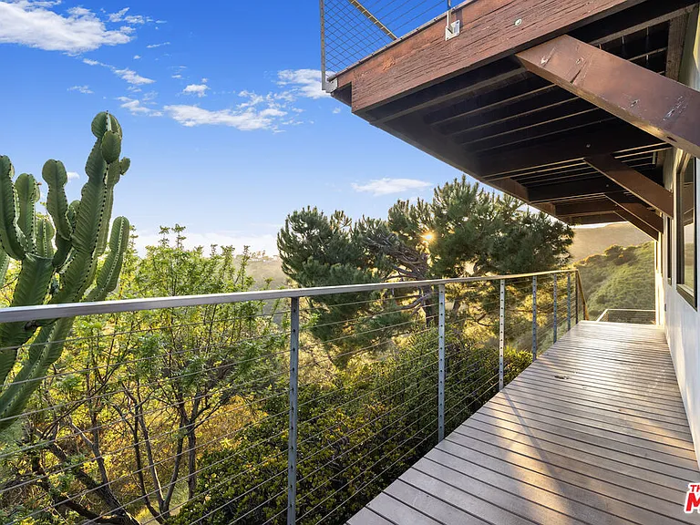 1735 Summitridge Dr — Photo 35