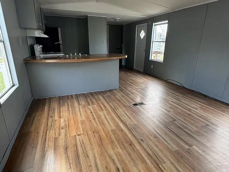 2164 Payne Ave — Photo 7
