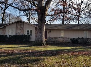 306 Henderson Dr, Madisonville, TN 37354