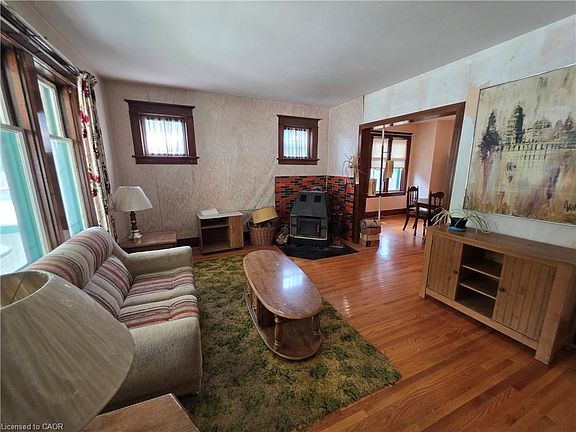 5th image of 20 Fairview Ave