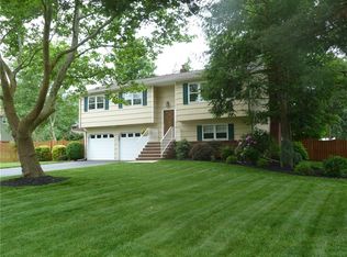 20 Michael Ave, Kendall Park, NJ 08824