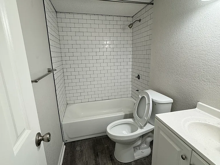 Williamsburg Square Apartments — Photo 5
