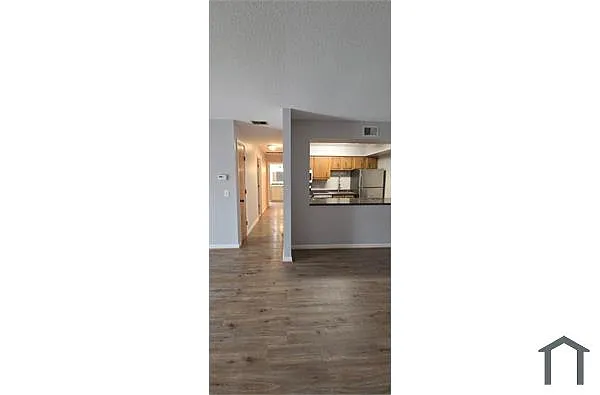 Building Photo - 6537 Woodhall Dr #4