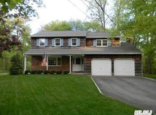 32 Clearbrook Dr, Smithtown, NY 11787