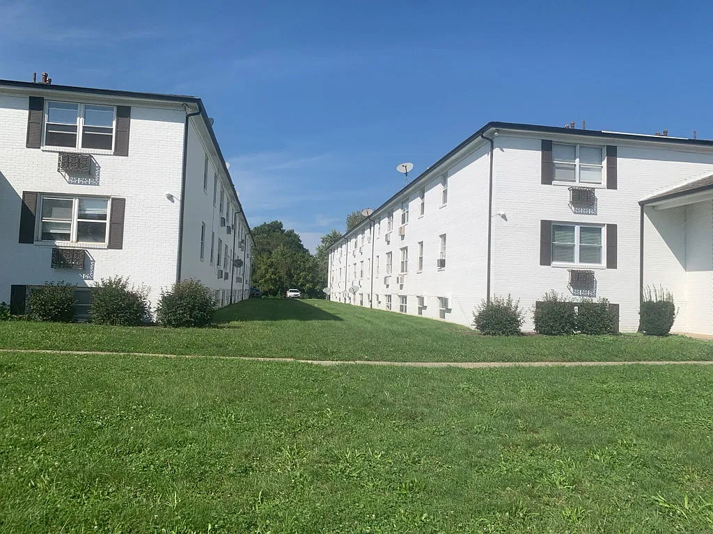 National Road Apartments — Photo 4
