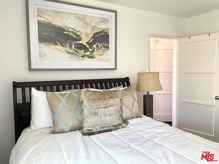 811 3/4 E Nutwood St #3/4 — Photo 8