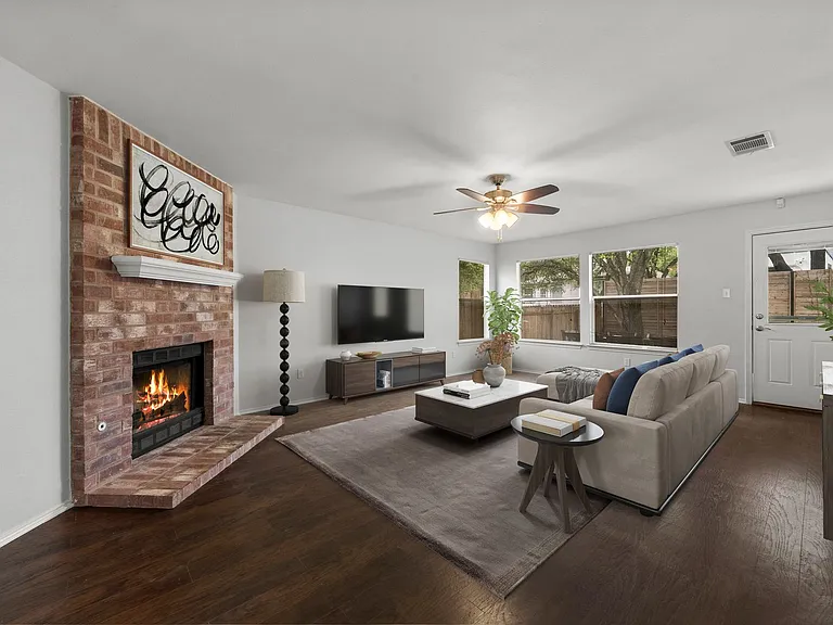 10410 Cayuse Cv — Photo 1