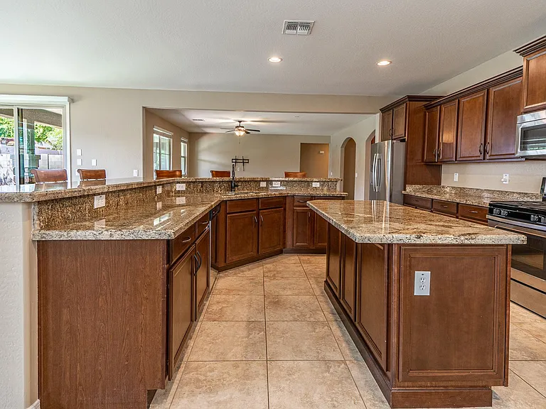 18445 W Saguaro Ln — Photo 12