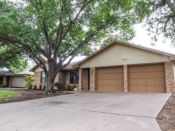 3rd image of 1645 Parkview Dr