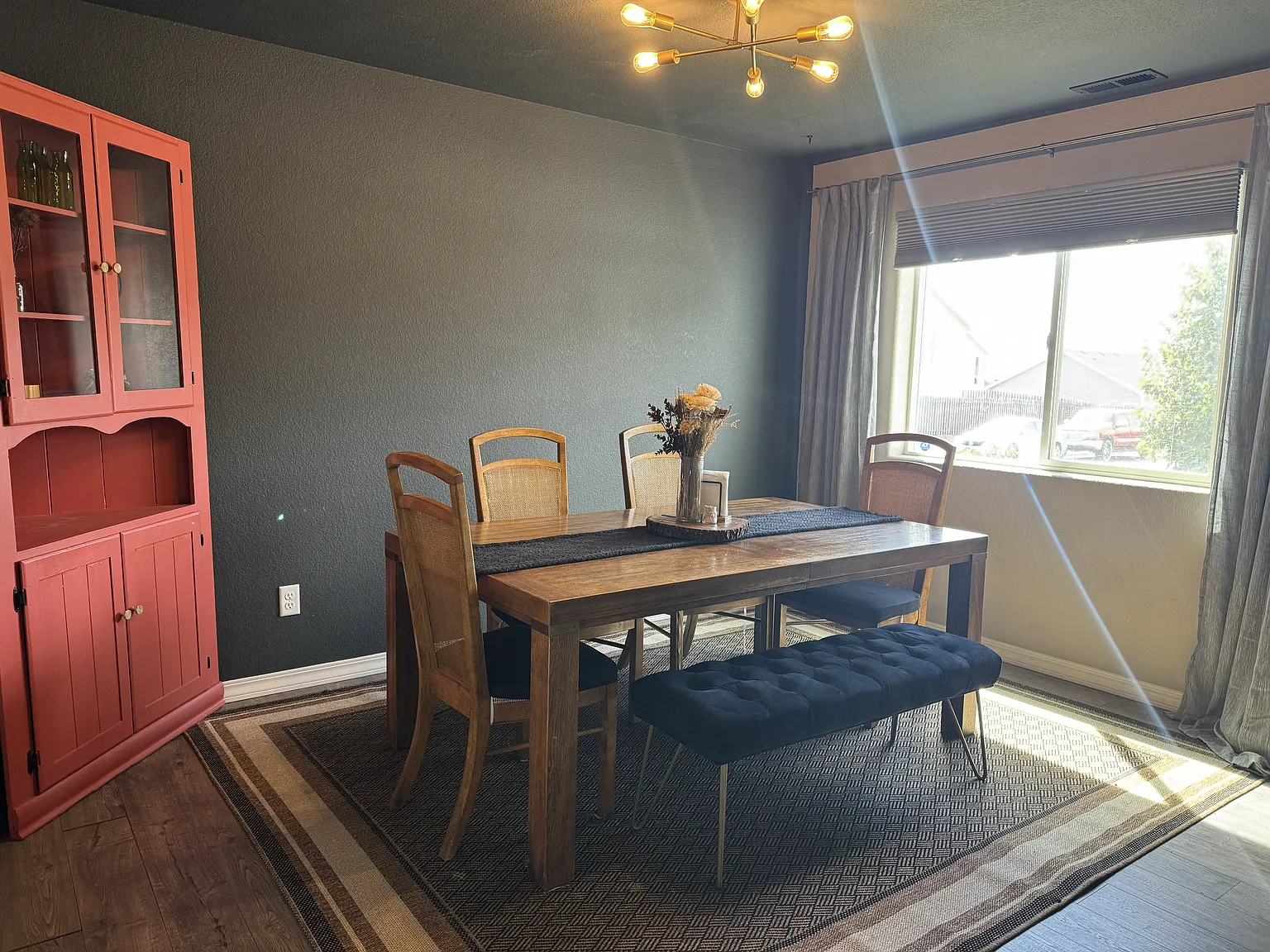 3 bed, 2266 sqft, $3,200 — Photo 3