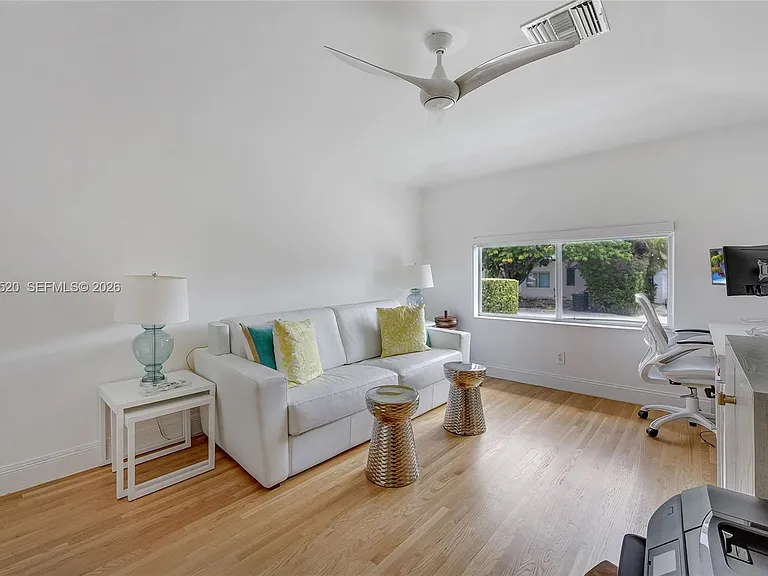 8950 Byron Ave — Photo 10