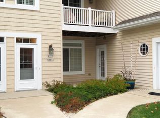 W397N5974 Autumn Woods Dr, Oconomowoc, WI 53066