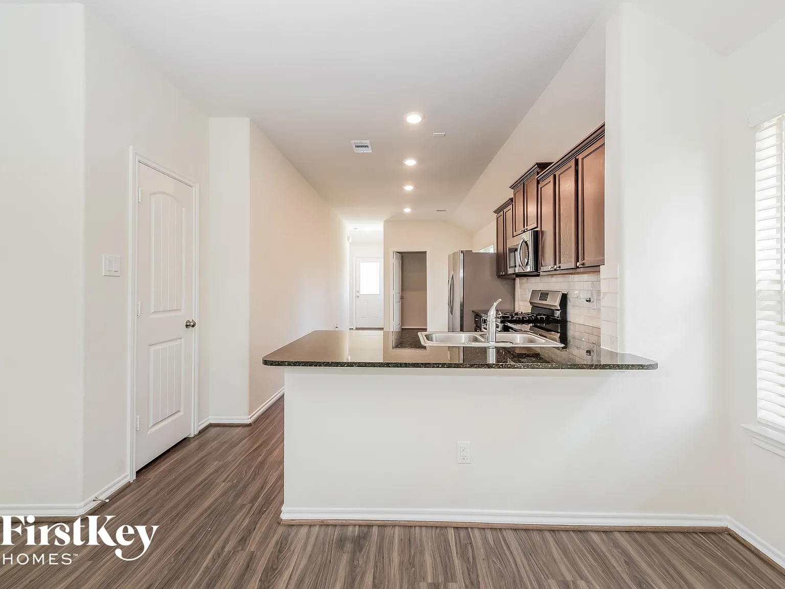 3 bed, 2.0 bath, 1240 sqft, $1,985 — Photo 4