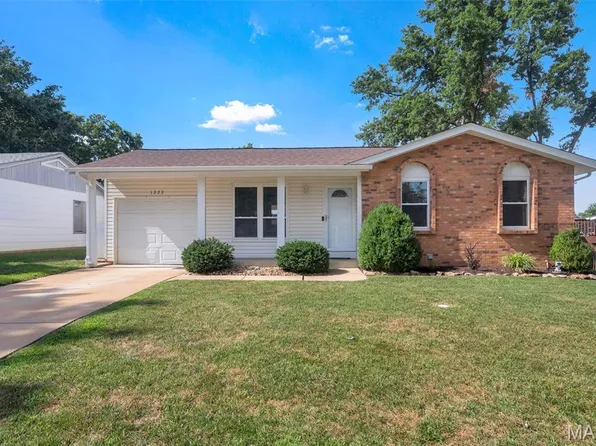 1223 Kings Trail Ln, Fenton, MO 63026