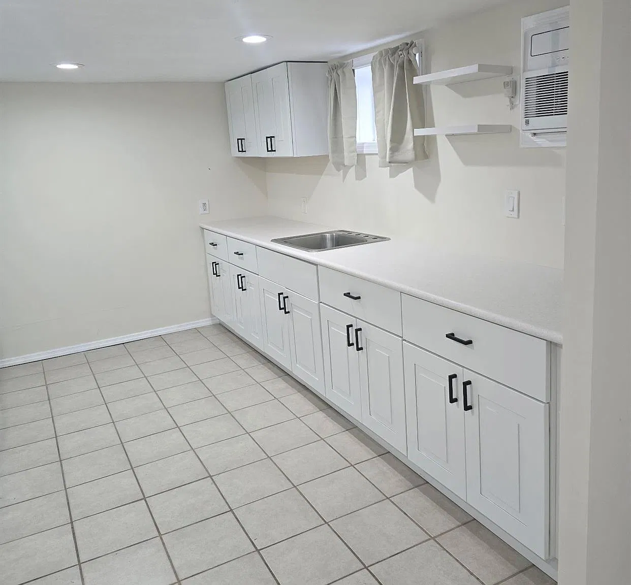 2 bed, 1.0 bath, 700 sqft, $2,800 — Photo 4