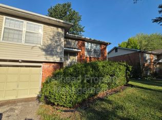 608 NE Lynn St APT B, Lees Summit, MO 64063