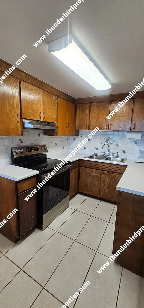 Charming 3 Bedroom, 2 Bathroom, 1500 Sq Ft Apartment with amazing balcony views of Albuquerque an... — Photo 2