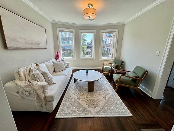 4th image of 33 Farquhar St #1