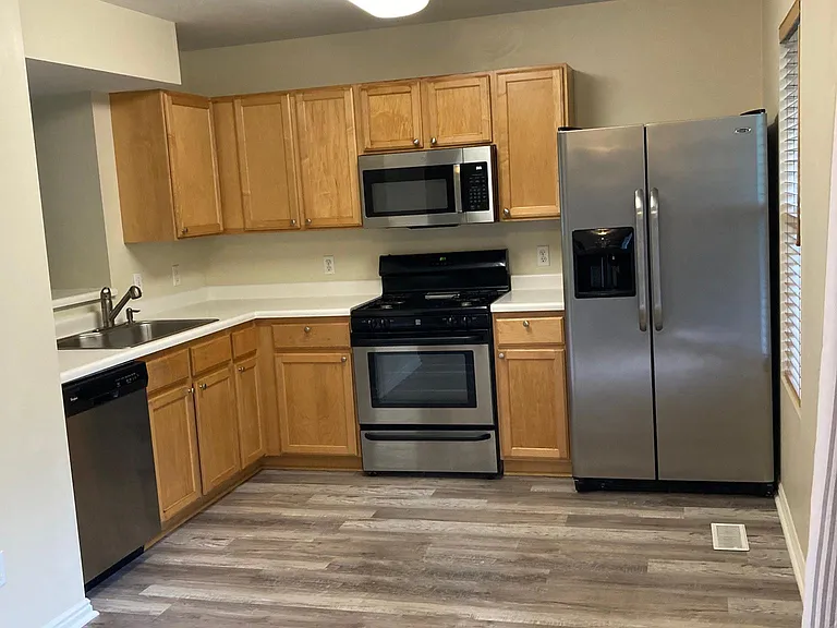 569 N 200 W — Photo 12