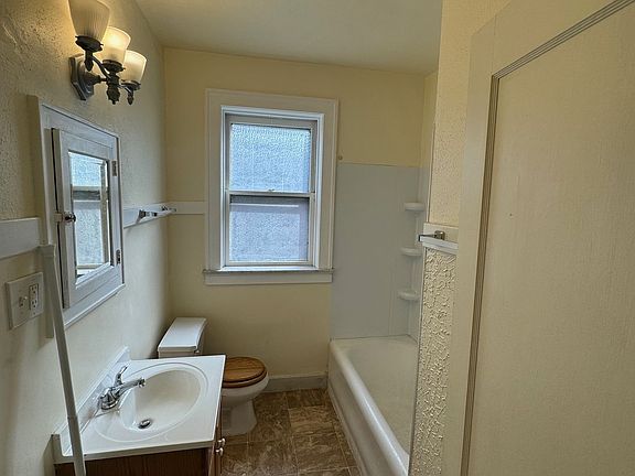 4th image of 5026A Mardel Ave Floor 2