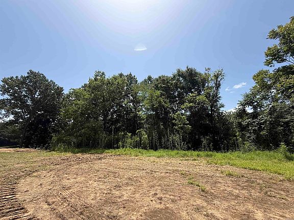 4th image of 61 River Dr