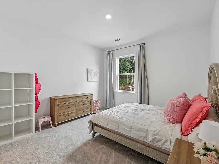 3453 Hillyard Dr — Photo 16