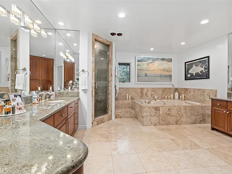 600 Cliff Dr — Photo 28